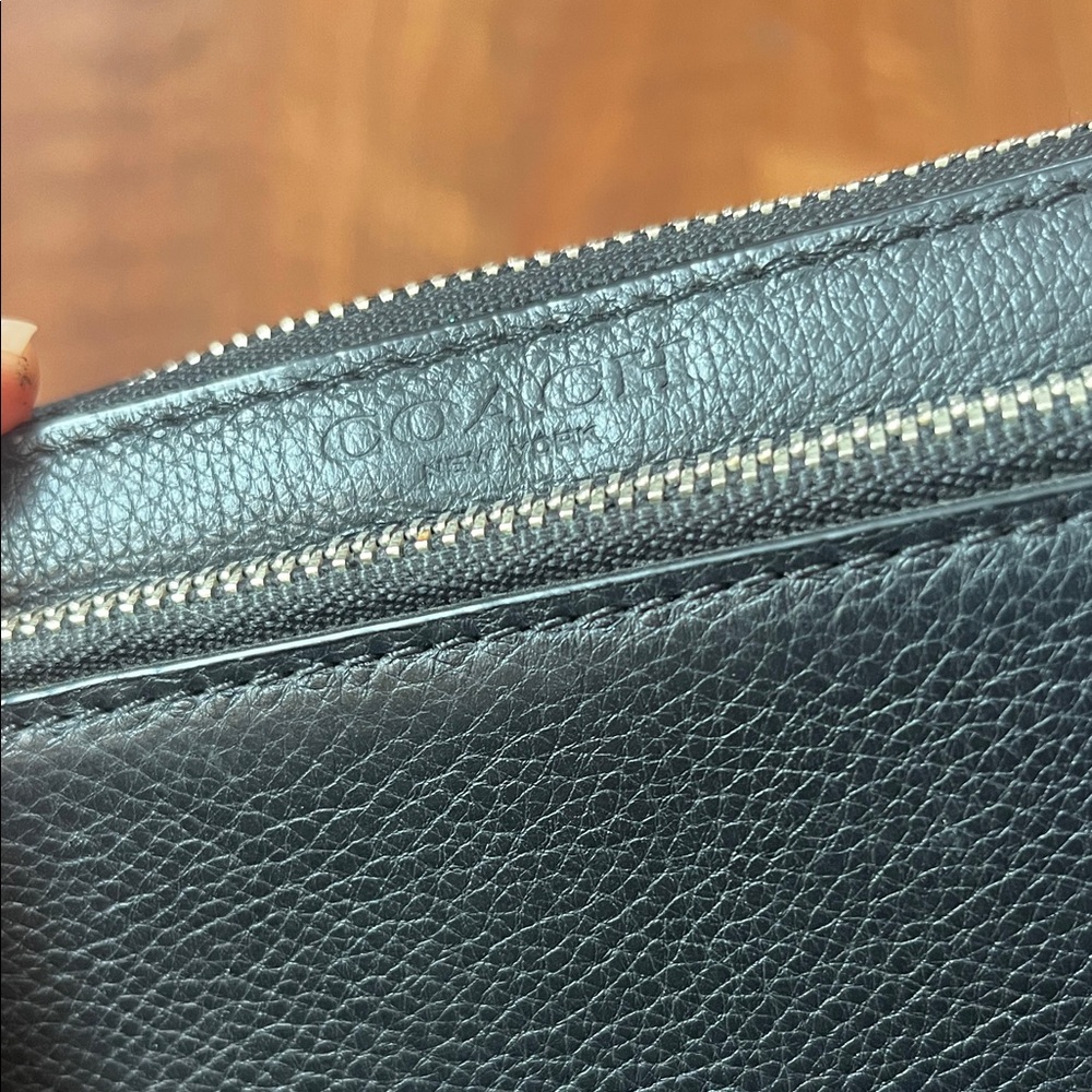 EUC Classic vintage Coach Black pebbled soft Leather Zip Around Wallet - Picture 2 of 16